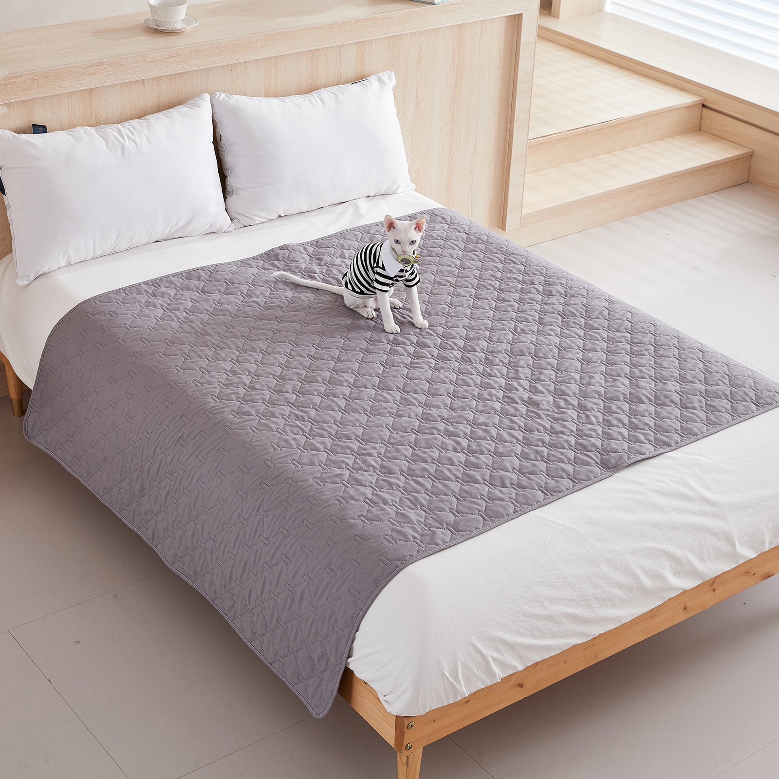 Waterproof Non-Slip Pet Comfort Blanket - Stress-Free Rest & Relaxation