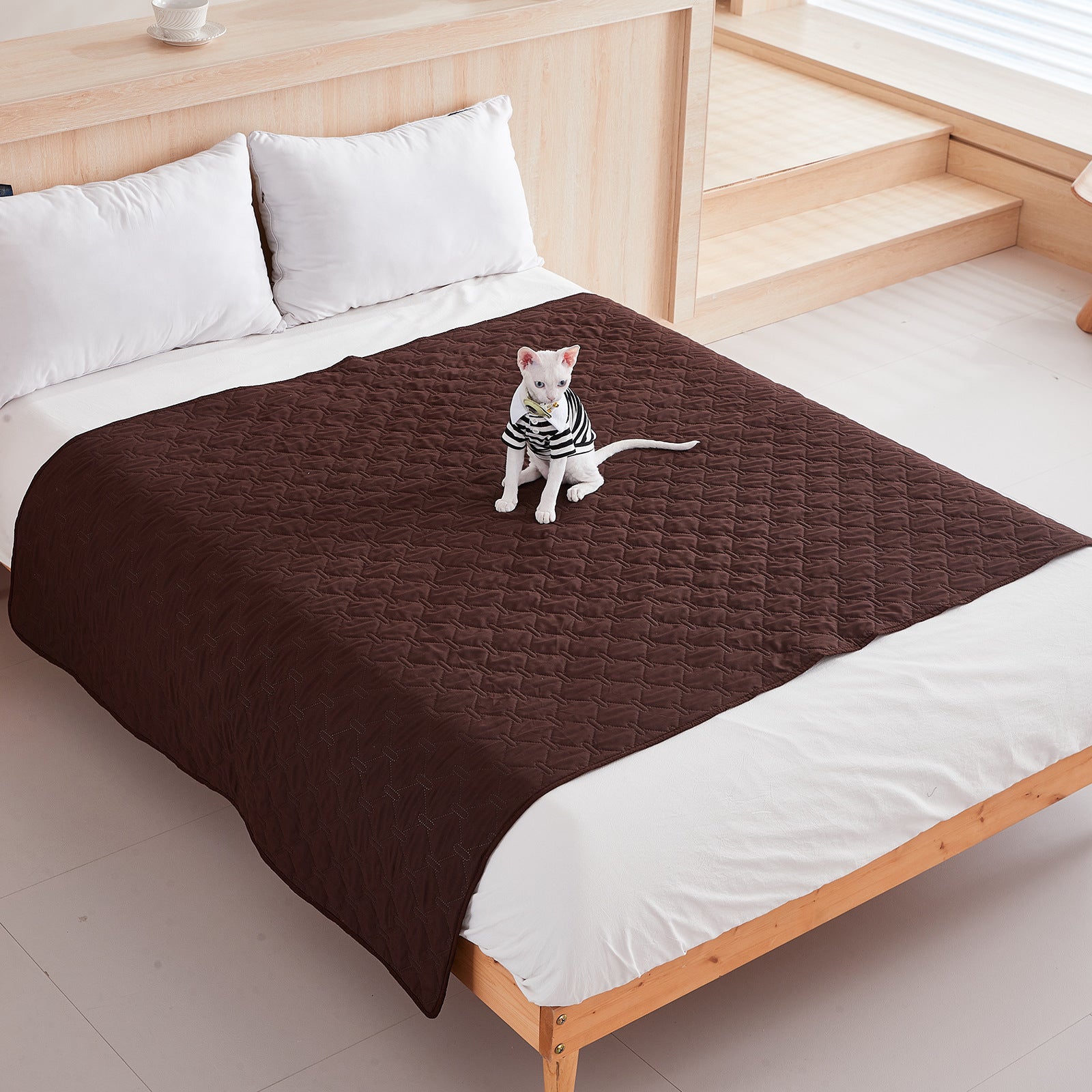 Waterproof Non-Slip Pet Comfort Blanket - Stress-Free Rest & Relaxation